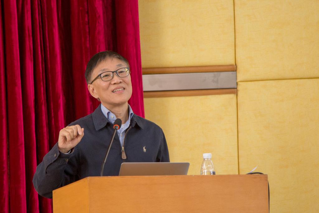 张维教授做主题报告