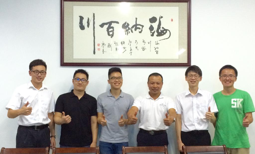 图二:校友们与赵副书记合影留念(由左至右)(刘婧师兄,刘飞师兄,卫卓成师兄,赵观音副书记,蔡广志师兄,李嘉文师兄)