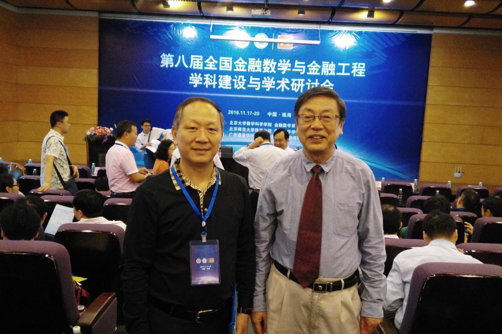 马庆华教授与会议学术委员会主席王铎教授交流