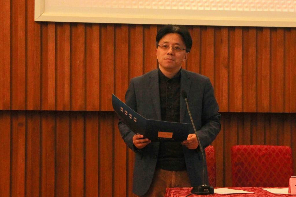 易行健勉励获奖者再接再厉